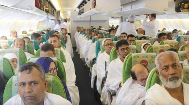 হজের প্রথম ফ্লাইটে ঢাকা ছাড়লেন ৪১৯ যাত্রী