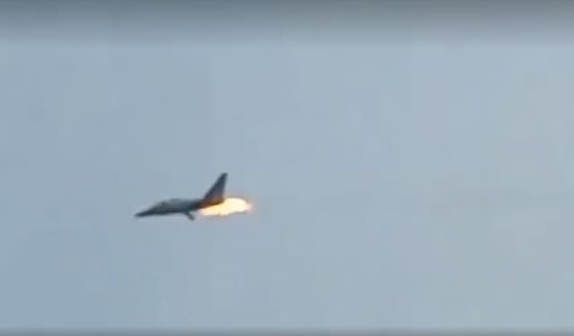 কর্ণফুলীতে বিমানবাহিনীর প্রশিক্ষণ বিমান বিধ্বস্ত, জাহাজ চলাচল বন্ধ