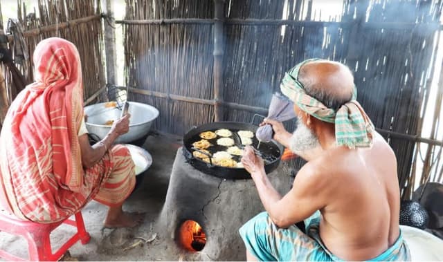 জিলাপী বিক্রি করে স্বাবলম্বী নজরুল