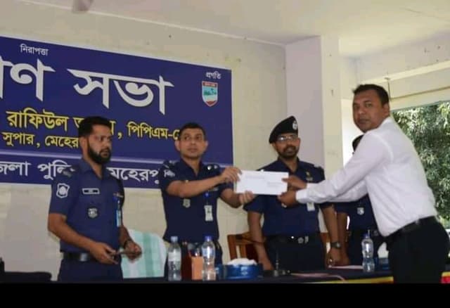 গাংনী থানায় বিশেষ অবদানের স্বীকৃতি পেল ওয়াচার কনস্টেবল ইকরামুল