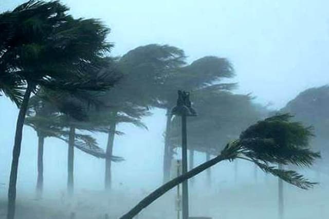 রাত ১টার মধ্যে যেসব জেলায় ঝড়ের পূর্বাভাস