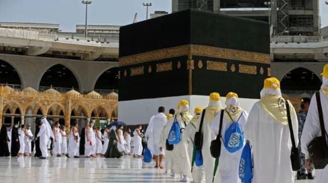 সরকারি ব্যবস্থাপনায় হজের খরচ বাড়লো লাখ টাকা