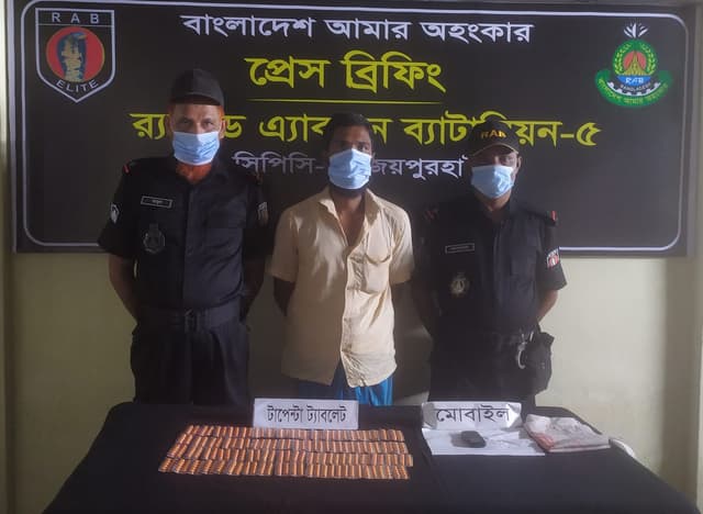 ট্যাপেন্টাডল ট্যাবলেটসহ মাদক ব্যবসায়ী গ্রেফতার