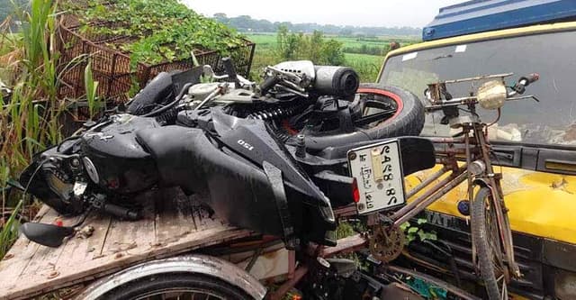 ফরিদপুরে সড়কে প্রাণ গেলো বাবা-ছেলেসহ চারজনের