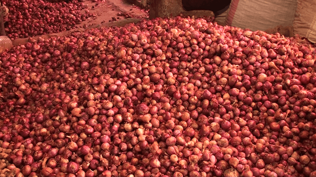 খুচরা বাজারে বাড়ছে পেঁয়াজের দাম