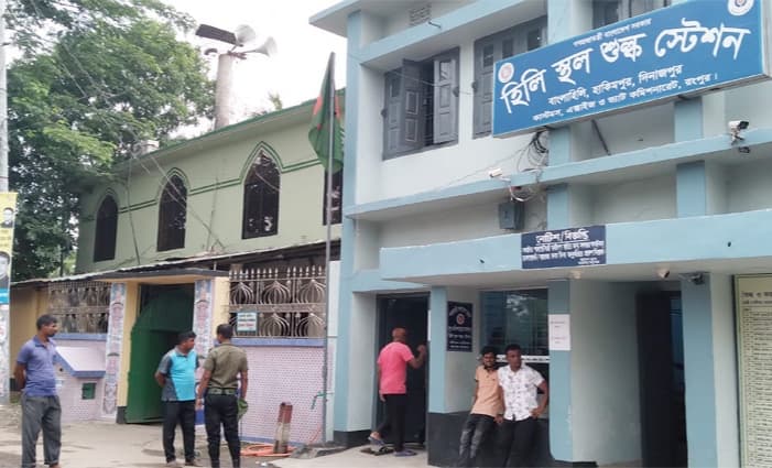 হিলি চেকপোস্ট লাগেজ পার্টিদের অবৈধ পণ্য বাংলাদেশে প্রবেশের নিরাপদ রুট