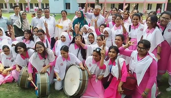 বরিশাল বোর্ডে টানা চতুর্থবার ফলাফলে এগিয়ে মেয়েরা