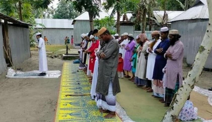 ভূরুঙ্গামারীতে ঈদের আগাম নামাজ আদায়