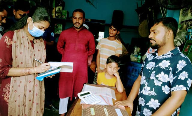 সরাইলে তেল মজুদ রাখার দায়ে ব্যবসায়ীকে জরিমানা
