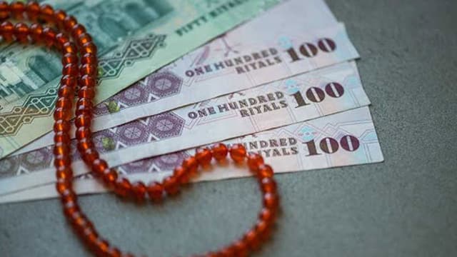 হালাল পথে উপার্জন ও খরচ করা ফরজ