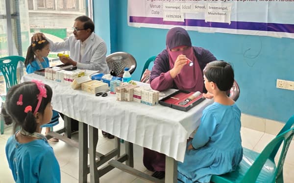 বিনামূল্যে চক্ষু চিকিৎসা পেয়ে খুশি শ্রীমঙ্গল আইডিয়াল স্কুলের শিক্ষার্থীরা