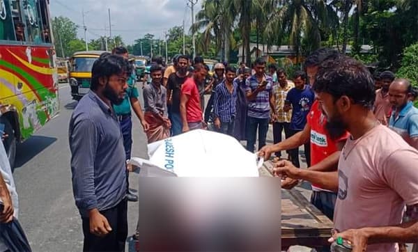 বরিশালে যাত্রীবাহী বাসচাপায় পথচারী নিহত