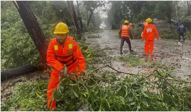 মোখার তাণ্ডবে মিয়ানমারে তিনজনের মৃত্যু