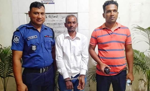 নলছিটিতে সাজাপ্রাপ্ত পলাতক আসামি গ্রেফতার