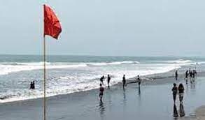 কক্সবাজার থেকে ৩০৫ কিলোমিটার দূরে ‘মোখা’