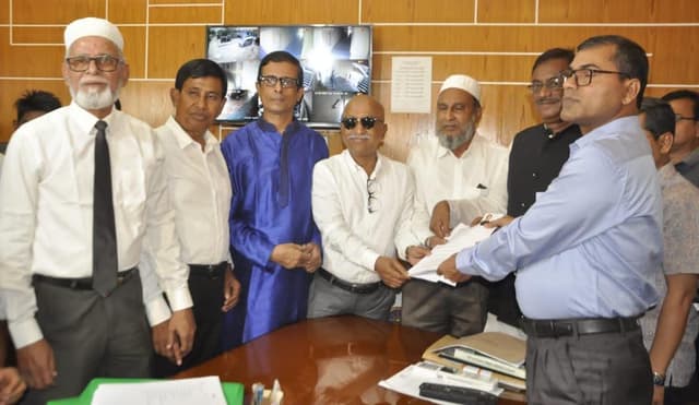বিসিসি নির্বাচন: নৌকার প্রার্থীর মনোনয়নপত্র জমা