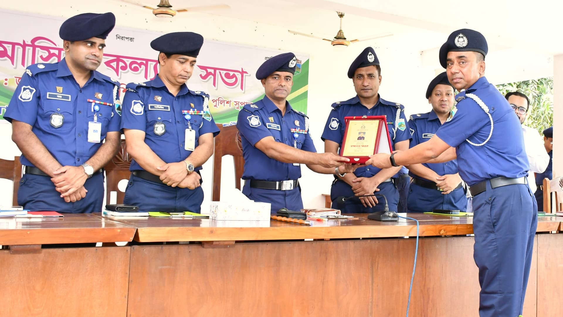 নওগাঁ জেলার শ্রেষ্ঠ ওসি জহুরুল তদন্ত ওসি হলেন লুৎফর রহমান