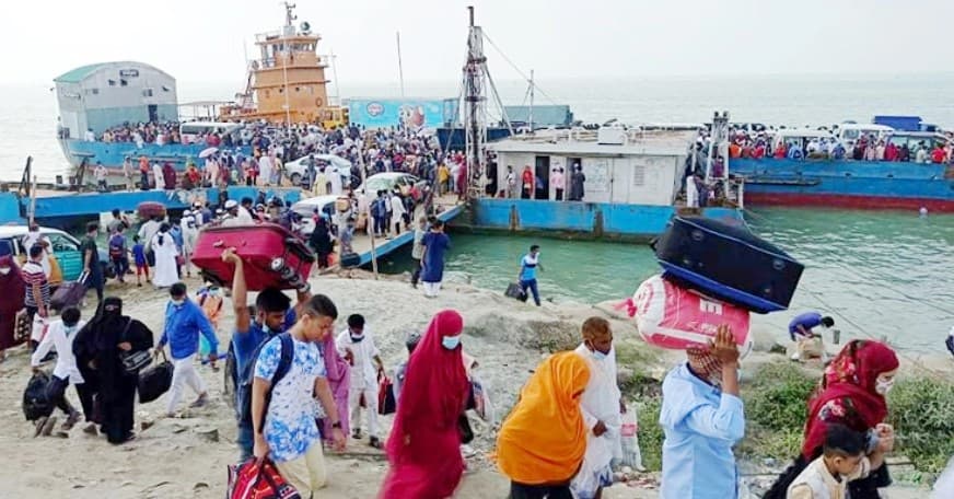 এবার শিমুলিয়া ঘাটে ঢাকামুখী যাত্রীদের চাপ