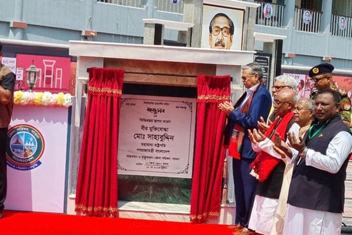 নিজ জেলায় বঙ্গবন্ধু চত্বরের ভিত্তিপ্রস্তর স্থাপন রাষ্ট্রপতির