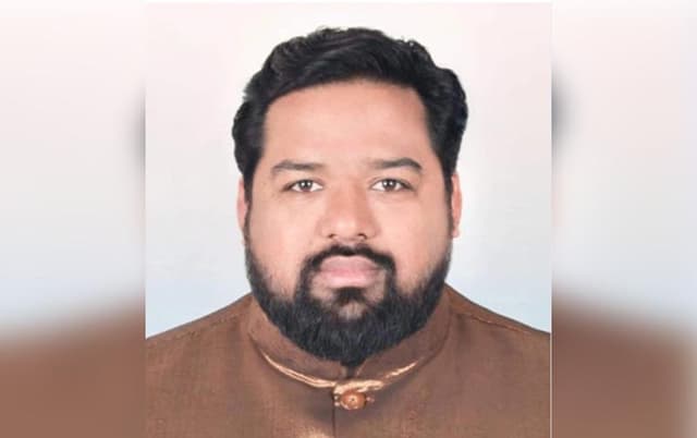 বরিশালে গভীর রাতে মহানগর ছাত্রলীগের আহ্বায়কসহ আটক ১০