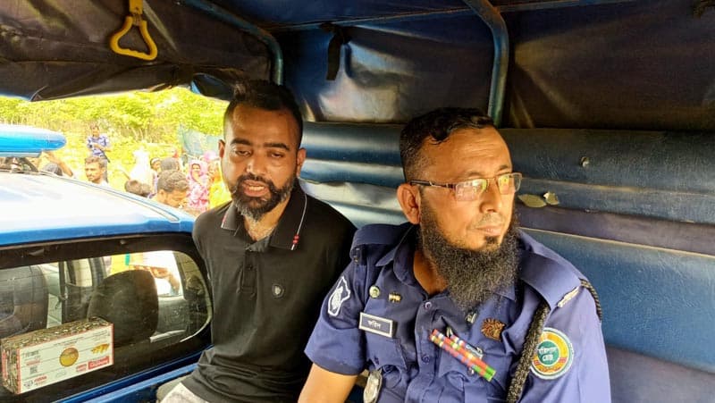 পরকীয়ায় লিপ্ত হওয়ায় স্ত্রীকে পার্কে নিয়ে খুন করলো স্বামী