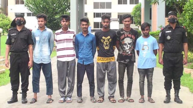 সোনারগাঁওয়ে অস্ত্রসহ ৬ ডাকাত সদস্য গ্রেফতার