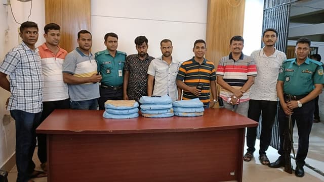 বরিশালে ১১ কেজি গাঁজাসহ আটক দুই কারবারী