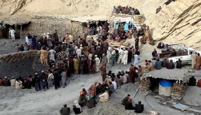 পাকিস্তানে কয়লাখনি নিয়ে সংঘর্ষ, পুলিশসহ নিহত ১৪