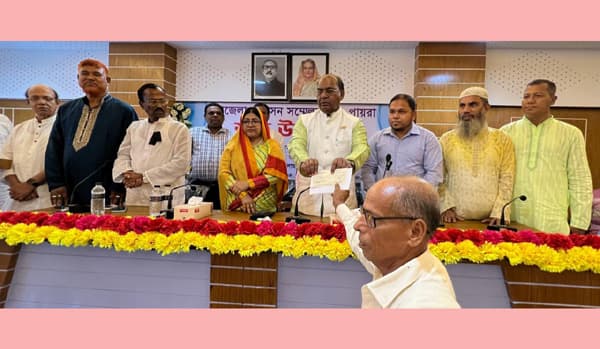 কলাপাড়ায় অর্ধশতাধিক অসহায় মানুষ পেল প্রধানমন্ত্রীর অর্থ সহায়তা