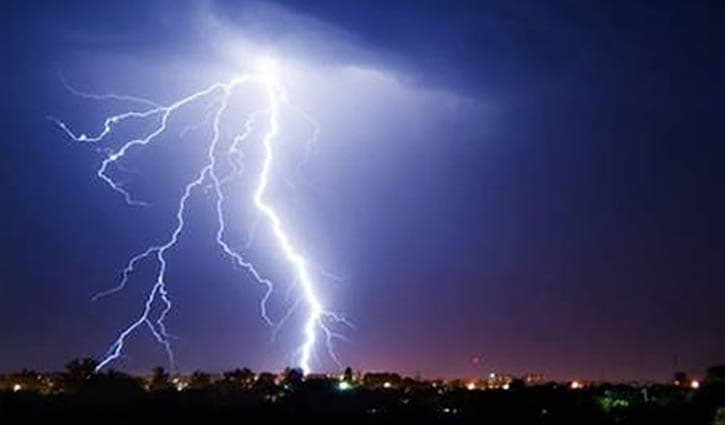 বজ্রপাতে একই পরিবারের ২ জনসহ নিহত ৩