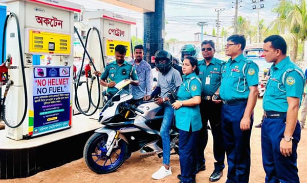 বরিশালে ‘নো হেলমেট, নো ফুয়েল’ কার্যক্রম উদ্বোধন