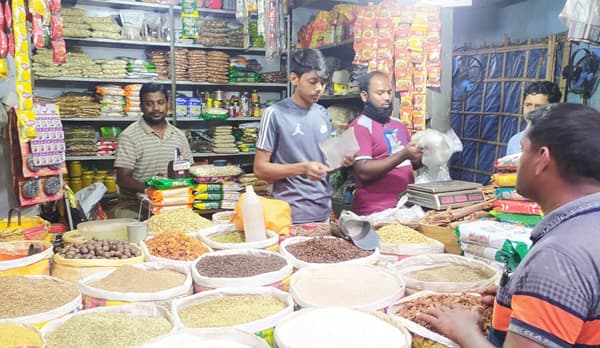 কুরবানির ঈদকে সামনে রেখে হিলিতে বাড়ছে মসলার দাম