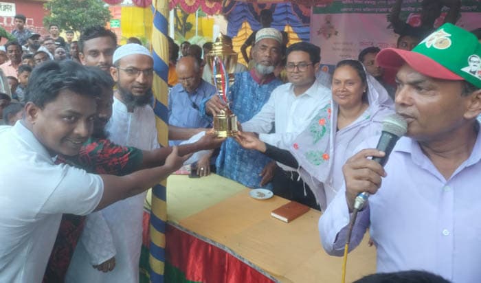 আত্রাইয়ে বঙ্গবন্ধু ও বঙ্গমাতা গোল্ড কাপের ফাইনাল খেলা অনুষ্ঠিত