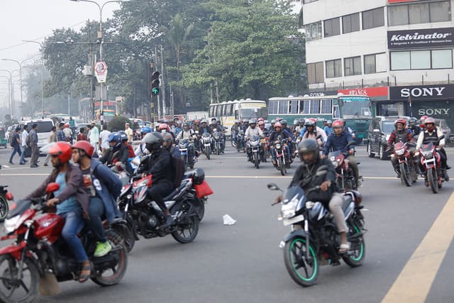 মহাসড়কে ঝুঁকির আরেক নাম মোটরসাইকেল!