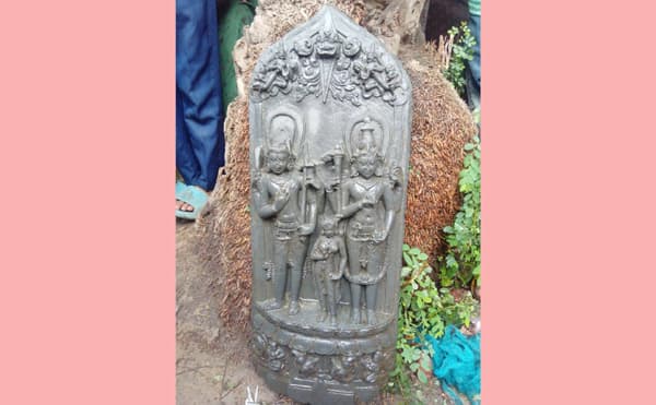 রাণীনগরে কোটি টাকার কষ্টিপাথরের লক্ষ্মী-নারায়ন মূর্তি উদ্ধার