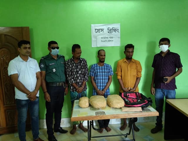 বরিশালে গাঁজা কালাম দুই সহযোগিসহ আটক, ৬ কেজি গাঁজা উদ্ধার