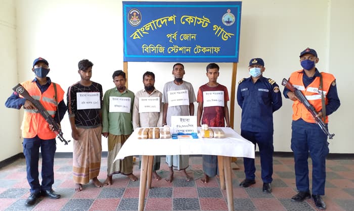 টেকনাফে ৫৬ হাজার পিস ইয়াবা জব্দ, আটক ৫