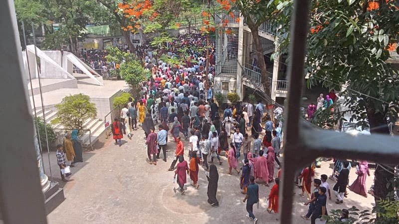 জবি কেন্দ্রে গুচ্ছ 'বি' ইউনিটের পরীক্ষা অনুষ্ঠিত