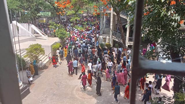 জবি কেন্দ্রে গুচ্ছ 'বি' ইউনিটের পরীক্ষা অনুষ্ঠিত