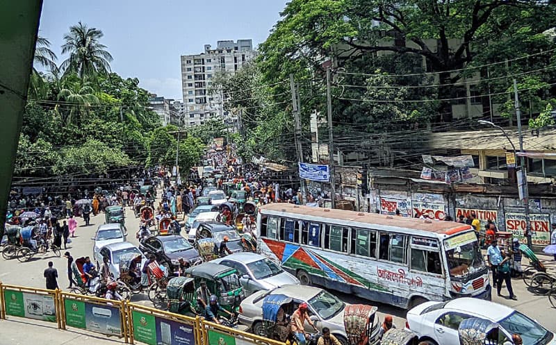 জমি ক্যাম্পাসের সামনে অনিয়ন্ত্রিত যানবাহন, পরীক্ষার্থীদের ভোগান্তিতে