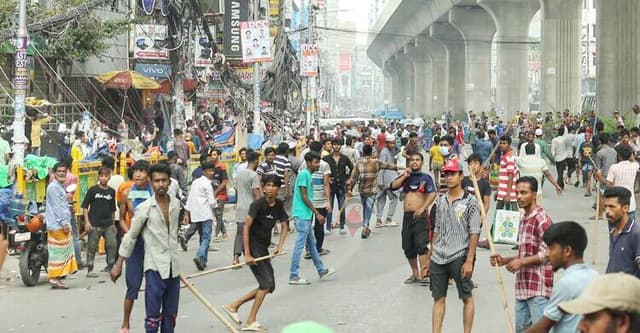 মিরপুরে অটোরিকশাচালকদের ভাঙচুর-অগ্নিসংযোগ, আসামি ২৭০০