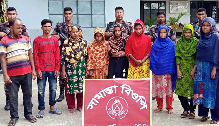 ভারতে প্রবেশের সময় আটক ১৫ বাংলাদেশী