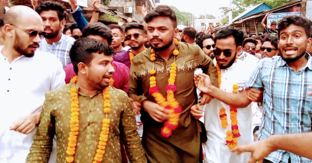 সরাইলে নব-নির্বাচিত  ছাত্রলীগ নেতৃবৃন্দের আনন্দ মিছিল