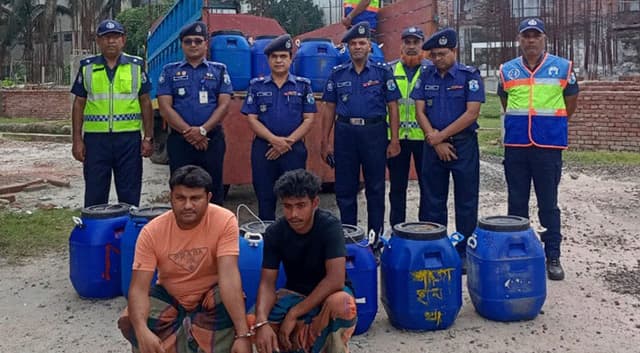 বরিশালে ২৫ লাখ চিংড়ির রেণু পোনাসহ দুইজন আটক
