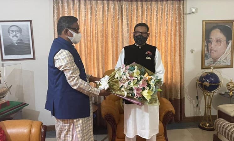 অভিমান ভুলে ওবায়দুল কাদেরের বাসায় কাদের মির্জা