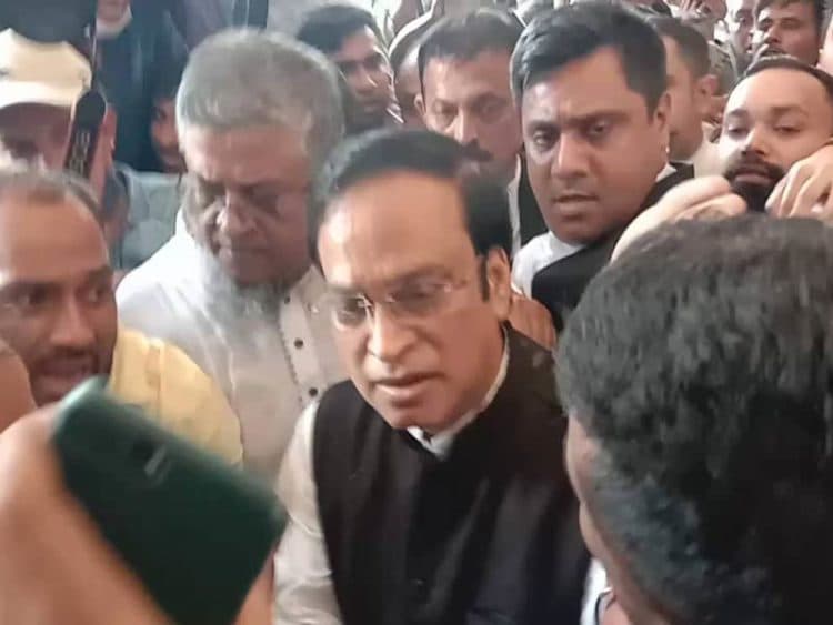 হাজি সেলিমকে কারাগারে পাঠানোর নির্দেশ আদালতের