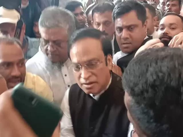 হাজি সেলিমকে কারাগারে পাঠানোর নির্দেশ আদালতের