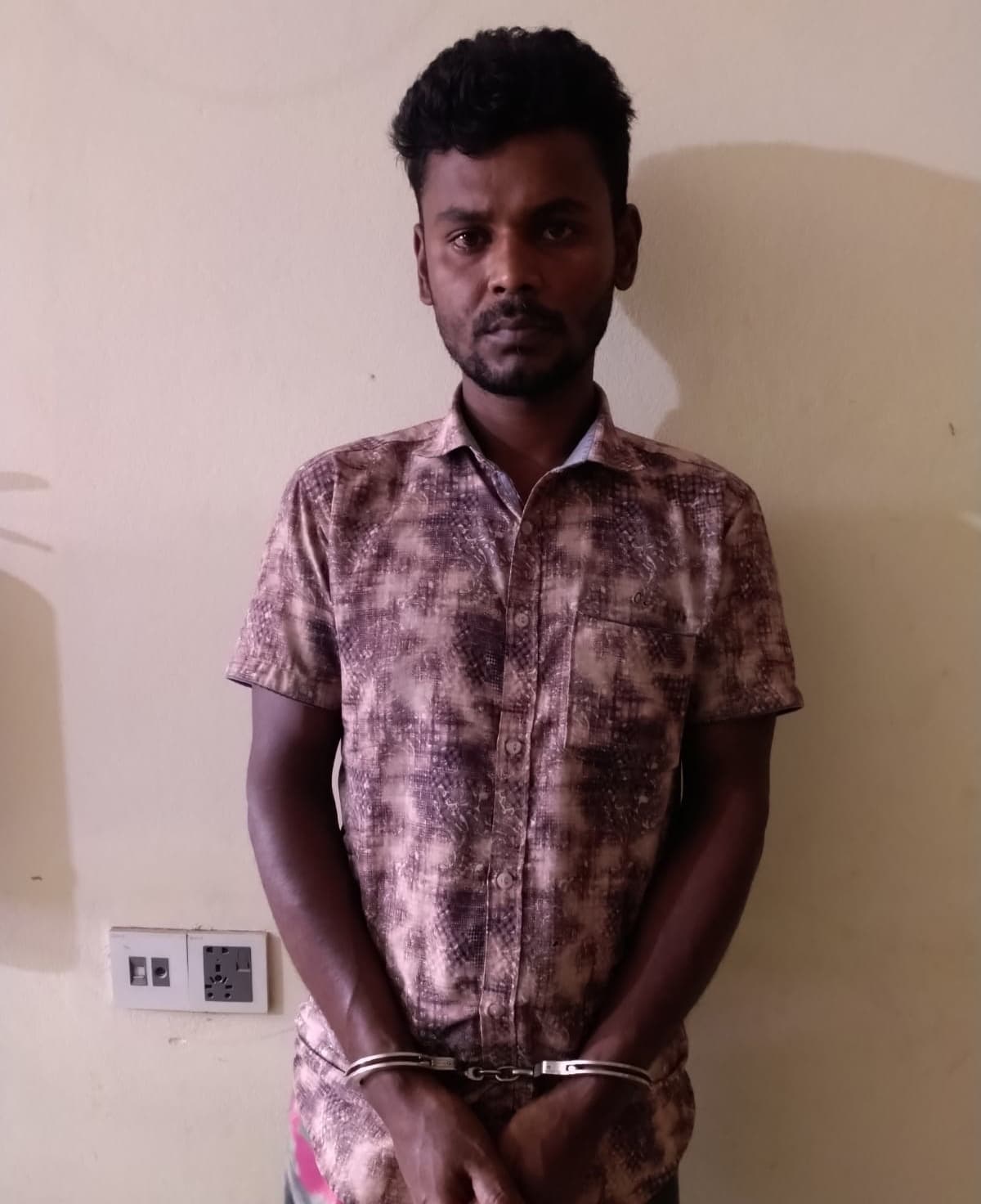 দুই কেজি গাঁজাসহ ব্যবসায়ী গ্রেপ্তার