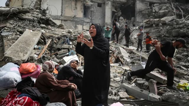 গাজায় ইসরায়েলি হামলা, গর্ভবতী নারীসহ নিহত ১৮