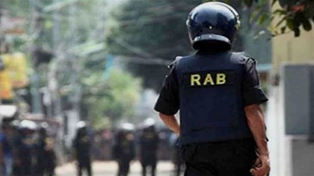 বাড্ডায় একটি বাড়ি ঘিরে রেখেছে র‌্যাব